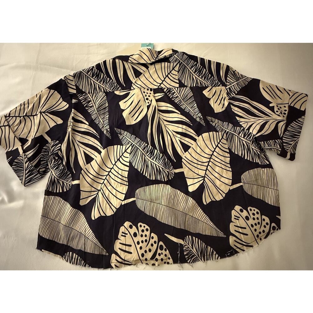 Shore Raw Hem Short Sleeve Navy Nautical Palm Shirt Womens Medium NWT MSRP $118 - Picture 4 of 7